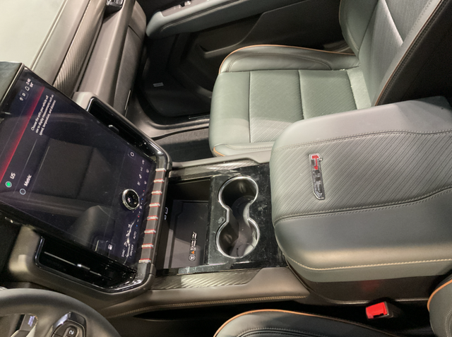 2025 Onyx Black GMC Yukon AT4 4X4 SUV