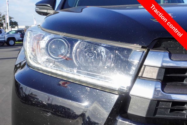 used 2018 Toyota Highlander Hybrid car, priced at $18,399