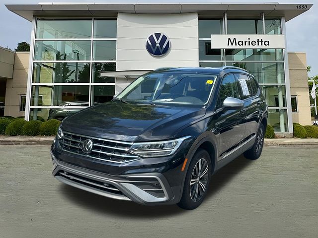 Deep Black Pearl 2024 Volkswagen Tiguan SUV / Crossover Front-Wheel Drive 8-Speed Automatic