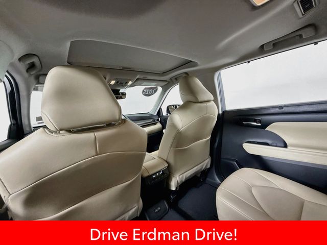 Used 2025 Toyota Highlander SUV