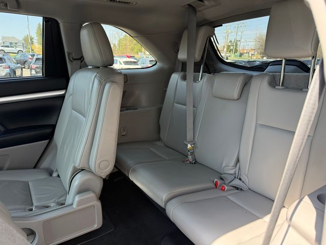 Used 2019  Toyota XLE image 6