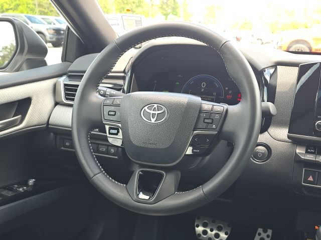 2025 Toyota Camry SE:B02318