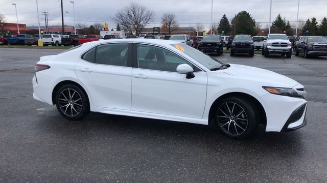 2022 Toyota Camry SE 9