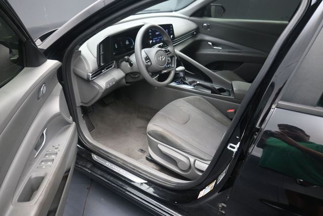 2024 Hyundai Elantra SE Black at DeMontrond Auto Country
