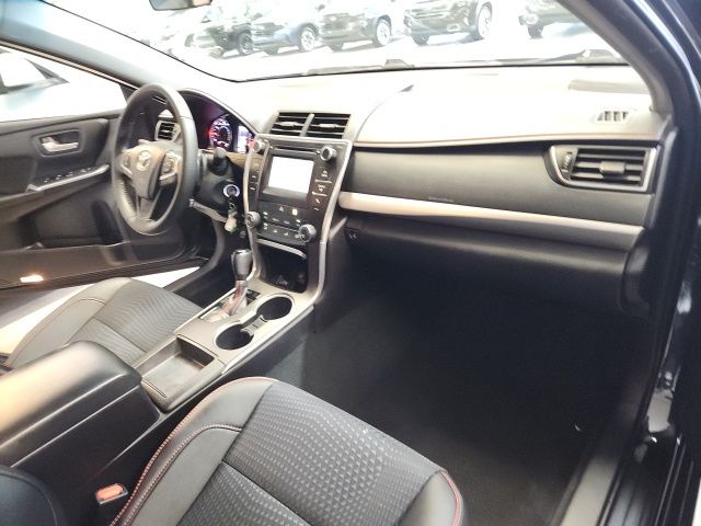 2015 Toyota Camry SE 11