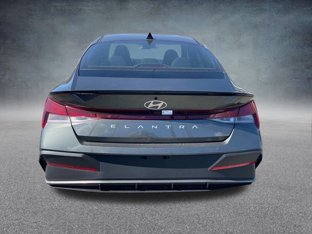 2025 Hyundai Elantra SEL 3