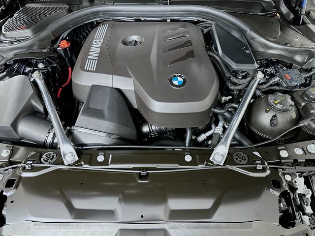 2025 BMW 5 Series 530i xDrive 32