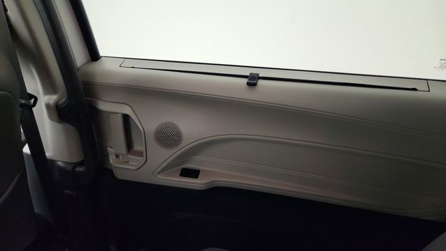 2021 Toyota Sienna XLE White at Community Toyota