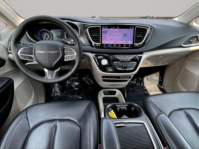 Used 2024 Chrysler Pacifica Van