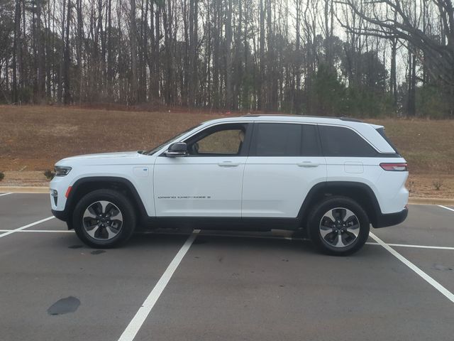 Used 2022 White Jeep 4xe image 10