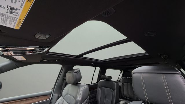 Used 2024 Black Jeep Base image 19