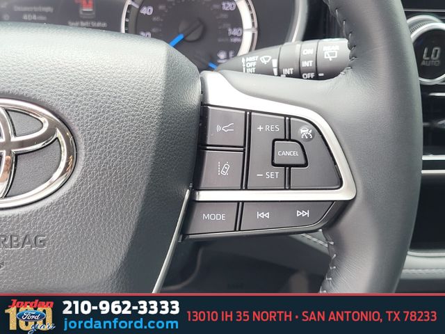 Used Car 2023 Toyota Highlander Hybrid  Xle For Sale Under $40,000 In San Antonio, Texas