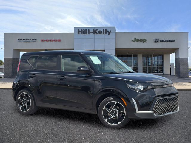Black 2023 Kia Soul SUV / Crossover Front-Wheel Drive Continuously Variable Transmission