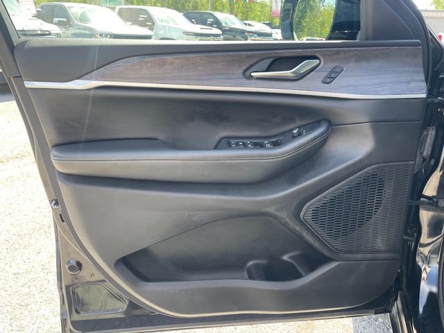 2023 Jeep Grand Cherokee Limited - Diamond Black exterior view 9