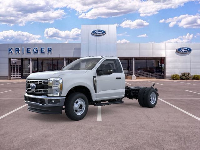 Oxford White 2025 Ford F-350 Super Duty Chassis Pickup Truck Four-Wheel Drive Automatic
