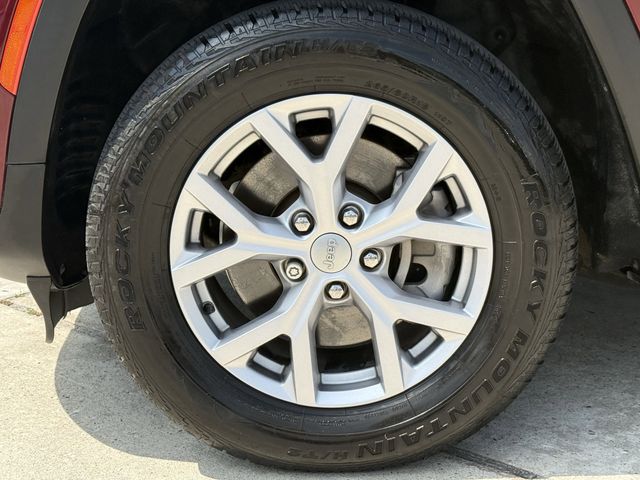 2021 Jeep Grand Cherokee L Limited Red at Victoria Chrysler Dodge Jeep Ram