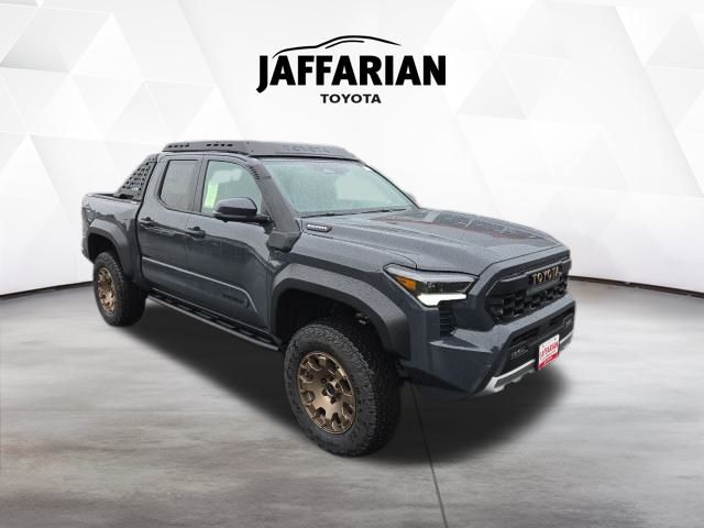 2025 Toyota Tacoma Trailhunter's photo