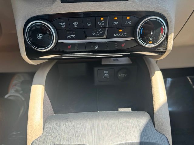 Used 2022 White Ford SE image 27