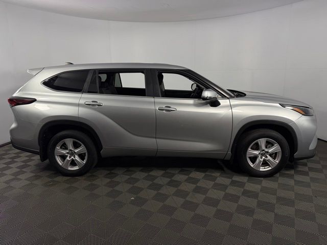 Used Celestial Silver Metallic 2024 Toyota Highlander LE for Sale