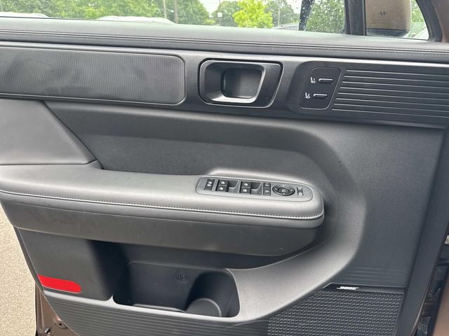 2025 Hyundai Santa Fe - Image 18