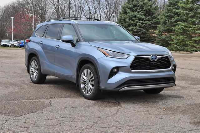 Moon Dust 2023 Toyota Highlander Hybrid Platinum AWD SUV / Crossover All-Wheel Drive Continuously Variable Transmission