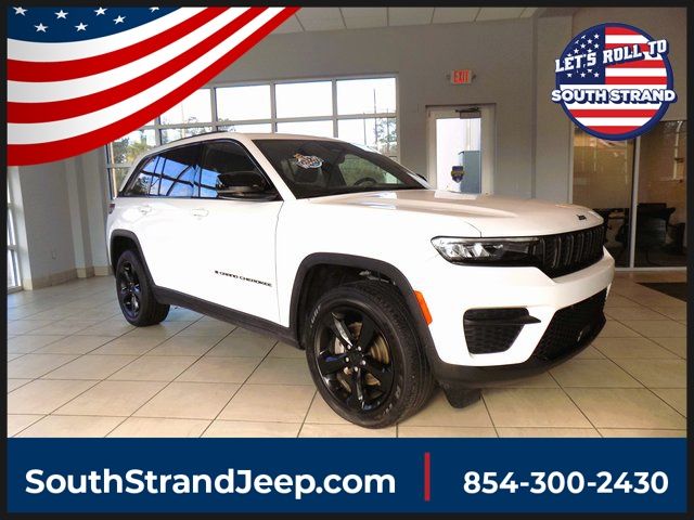 2023 Jeep Grand Cherokee Altitude RWD