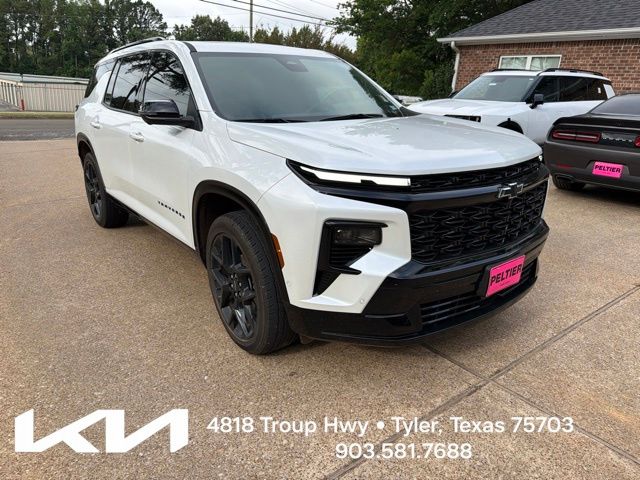 White (Iridescent Pearl Tricoat) 2024 Chevrolet Traverse SUV / Crossover Four-Wheel Drive 8-Speed Automatic