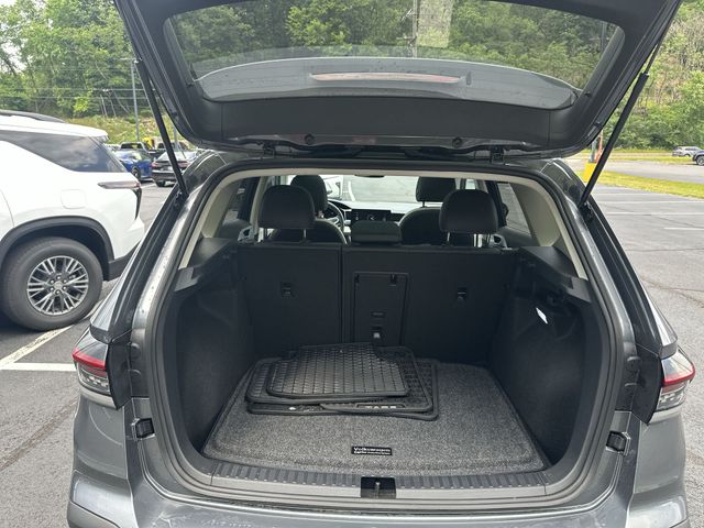 Certified Used 2025 Gray Volkswagen 1.5T SE image 23