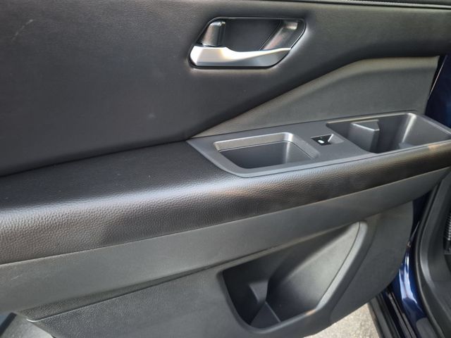 Used 2023 Blue Nissan SL image 29