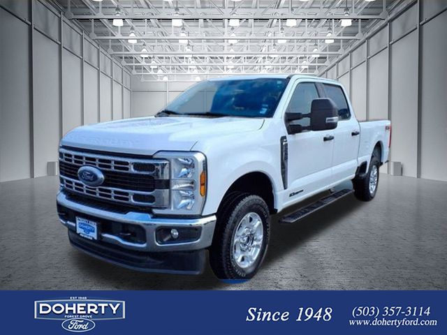 Oxford White 2025 Ford F-250 Super Duty XLT Crew Cab 4WD Pickup Truck Four-Wheel Drive Automatic