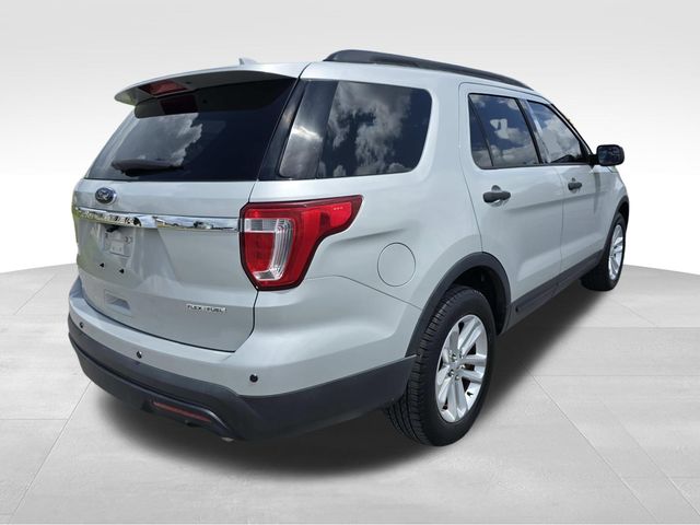 2017 Ford Explorer photo
