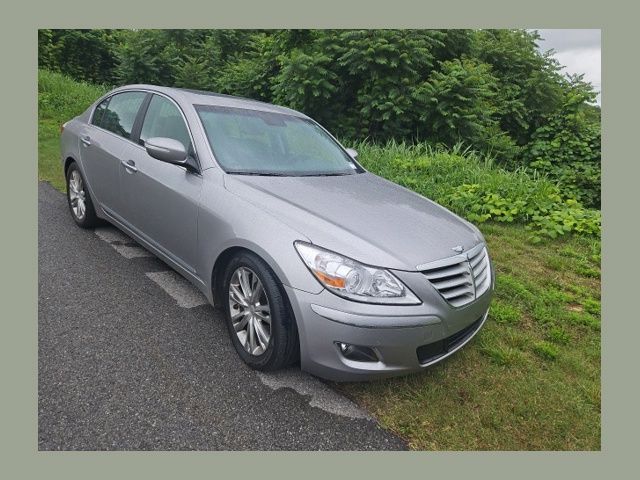 White 2010 Hyundai Genesis 4.6 Technology RWD Sedan 6-Speed Automatic