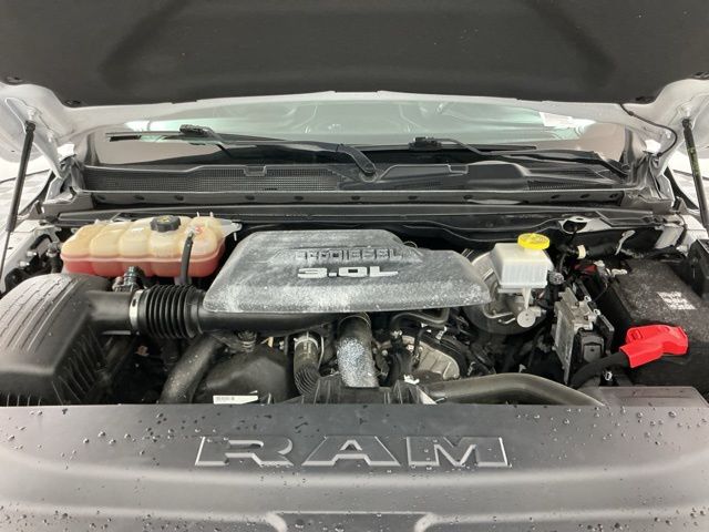 Used 2021 Off-white Ram Limited image 31
