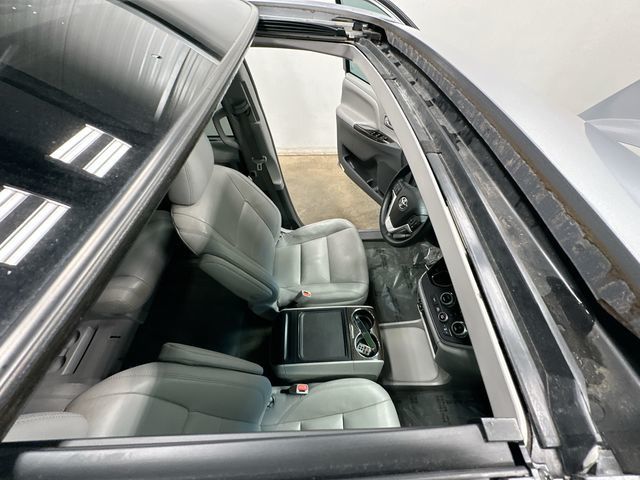 2017 Toyota Sienna XLE Premium - 5