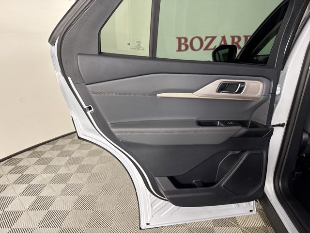 2025 Space White Metallic Ford Explorer Active RWD SUV