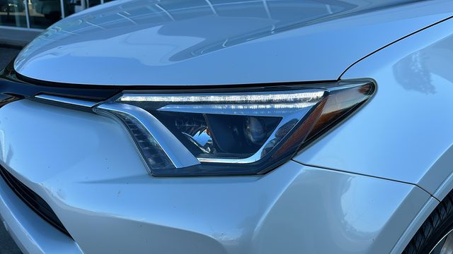 2017 Toyota RAV4 Platinum 9