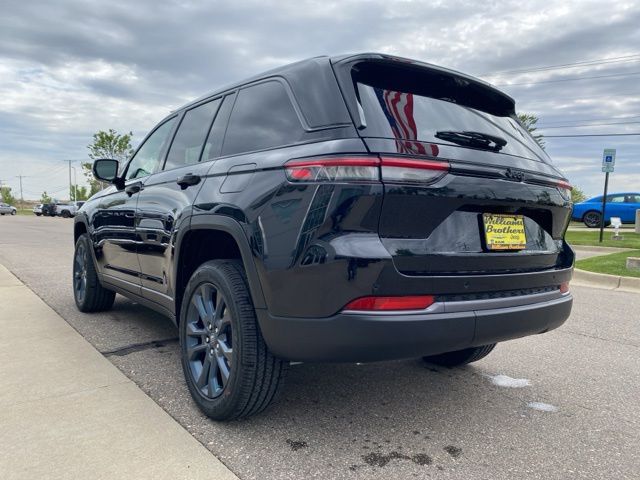 2026 Jeep Grand Cherokee - Diamond Black exterior view 6