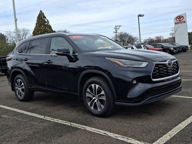 2025 Toyota Highlander XLE AWD