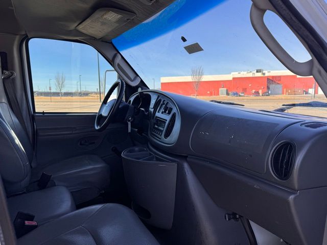 2008 Ford E-450 Cutaway 