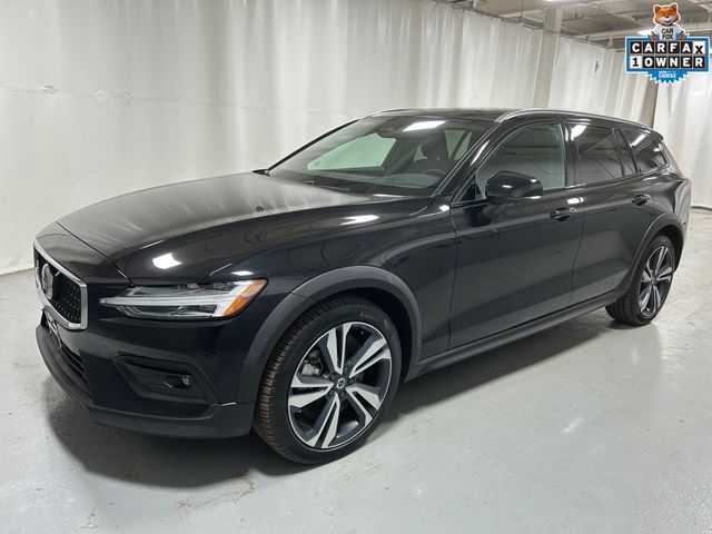 Onyx Black Metallic 2025 Volvo V60 Cross Country B5 Plus AWD Wagon All-Wheel Drive Automatic