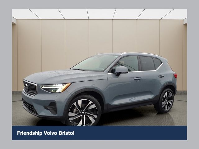 Gray Metallic 2023 Volvo XC40 B5 Plus Bright Theme AWD SUV / Crossover All-Wheel Drive Automatic