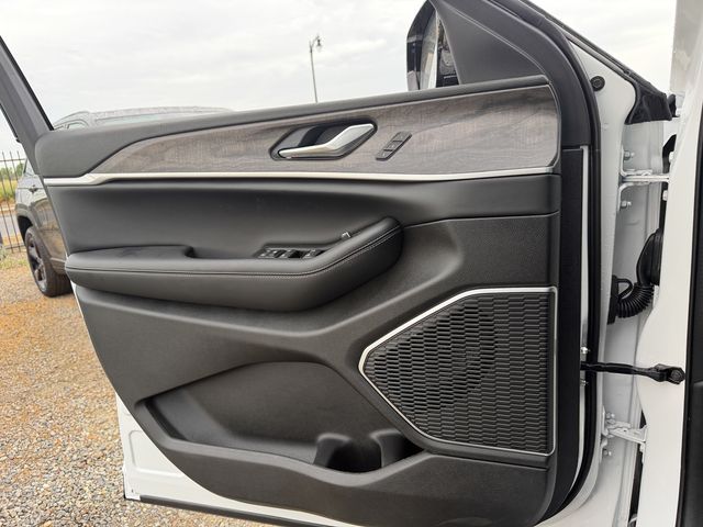 new 2026 Jeep Grand Cherokee car, priced at $48,505