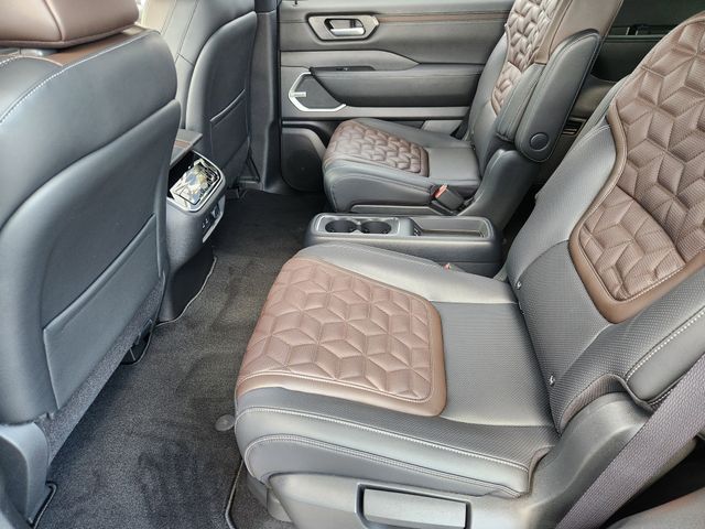 2025 Nissan Armada Platinum Reserve photo 17