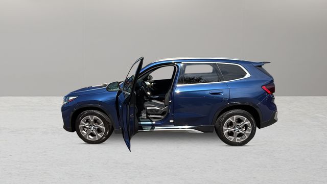 Used 2023 Blue BMW xDrive28i image 10