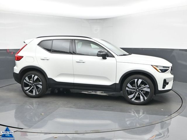 2023 Volvo XC40 B5 Plus Dark Theme AWD