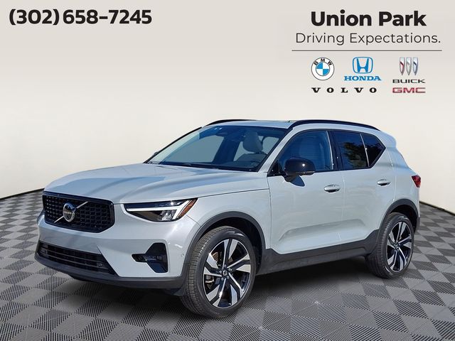 2024 Volvo XC40 B5 Plus Dark Theme AWD