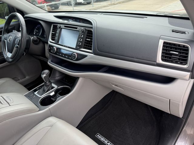 2018 Toyota Highlander XLE Gray at River Oaks CDJR