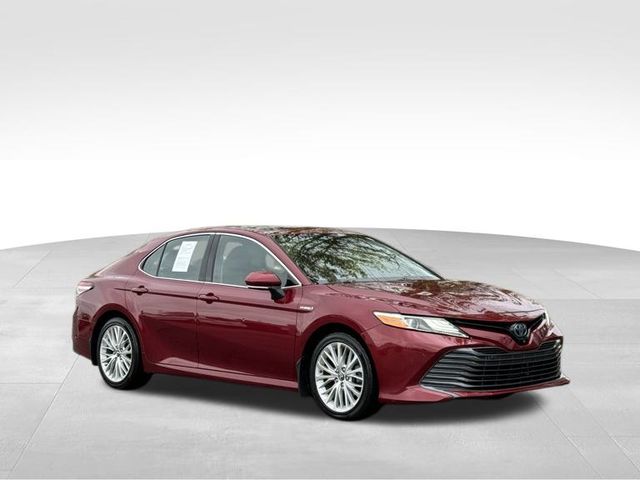 2019 Toyota Camry Hybrid XLE 7