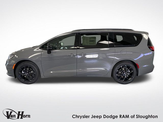 2025 Chrysler Pacifica Limited photo