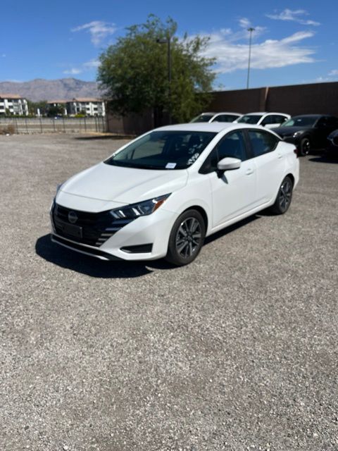 Aspen White Tricoat 2024 Nissan Versa Sedan Front-Wheel Drive Continuously Variable Transmission